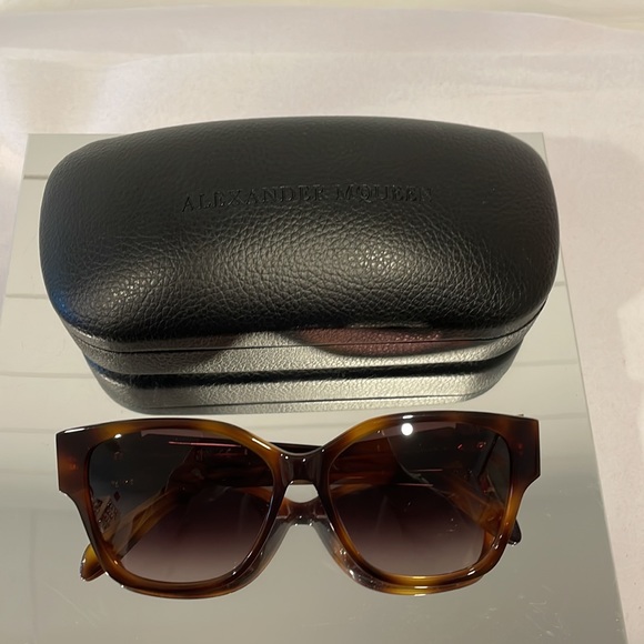 ALEXANDER MCQUEEN BUTTERFLY AM0370S-002 WOMEN'S SUNGLASSES - Picture 11 of 12